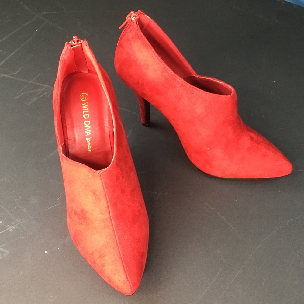 Wild Diva Lounge Suede Booties RED